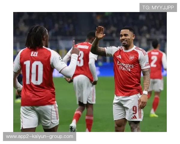 约克雷斯门前包抄得手，阿森纳前场进攻配合极度流畅